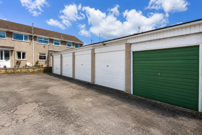 3 bed Terraced for sale Image 11