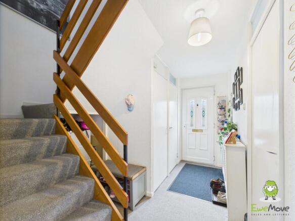 Ewemove Basingstoke Gainsborough Road Hallway