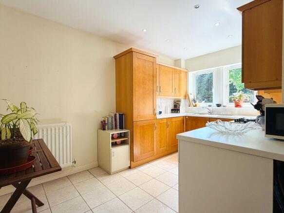 2 bed Flat for sale Image 10