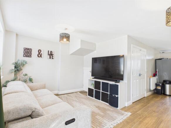 CAM02313G0-PR0081-STILL003