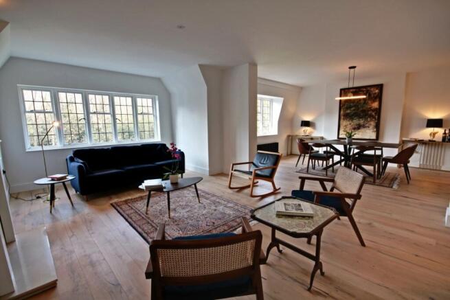 48 Wildcroft Manor - Reception-door