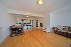 Flat 7, 136a, Walton Road, East Molesey KT8 0HP