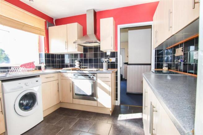 FITTED KITCHEN