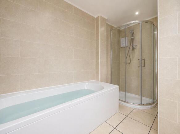 3 bed Terraced to rent Image 7