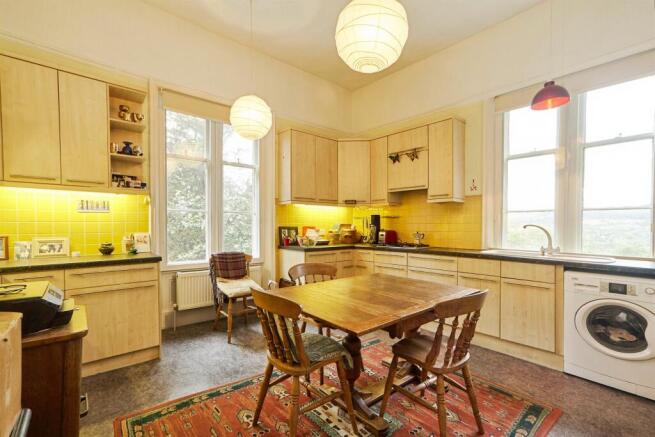 2 bed Flat for sale Image 6