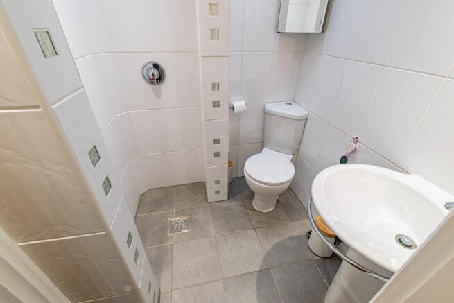 5 bed Detached for sale Image 12