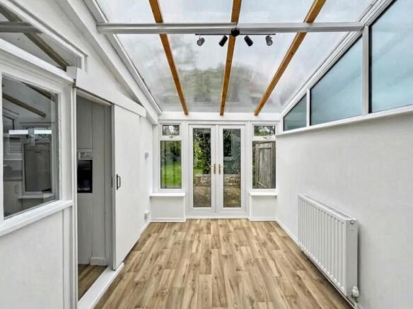 4 bed Semi-Detached for sale Image 8