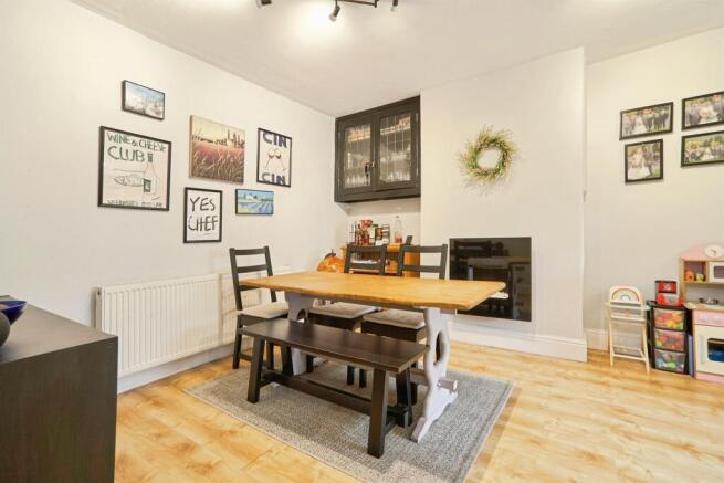 4 bed Semi-Detached for sale Image 5
