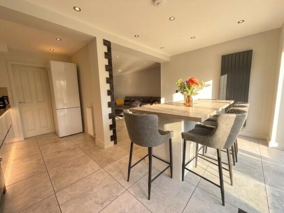 3 bed Semi-Detached for sale Image 6