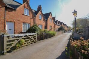 51, Prince Consort Cottages, Windsor SL4 1JB