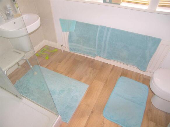 EN SUITE SHOWER ROOM