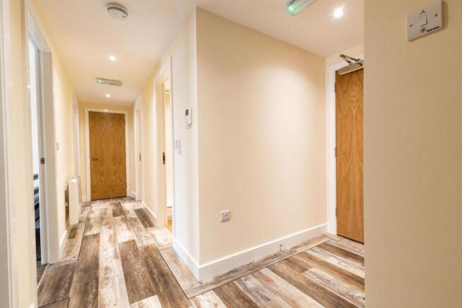 3 bed Apartment to rent Image 4