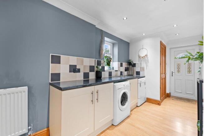 4 bed Semi-Detached for sale Image 8