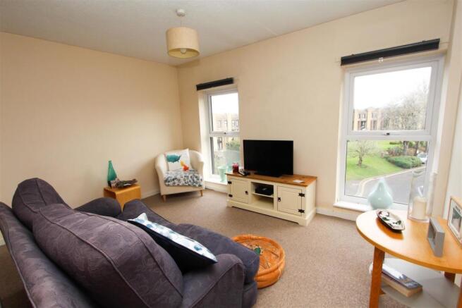 Living Room 2.jpg