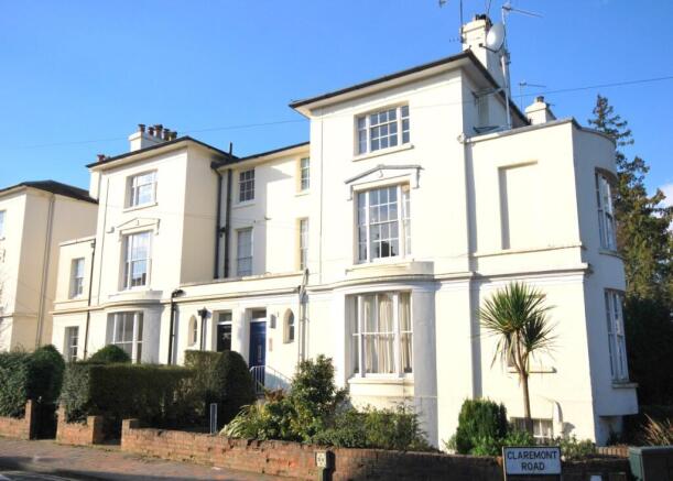 2 Bed Unfurnished Flat