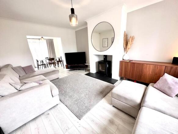 SPACIOUS LOUNGE