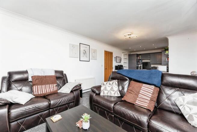 2 bed Apartment for sale Image 8