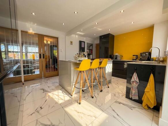 4 bed Detached for sale Image 5