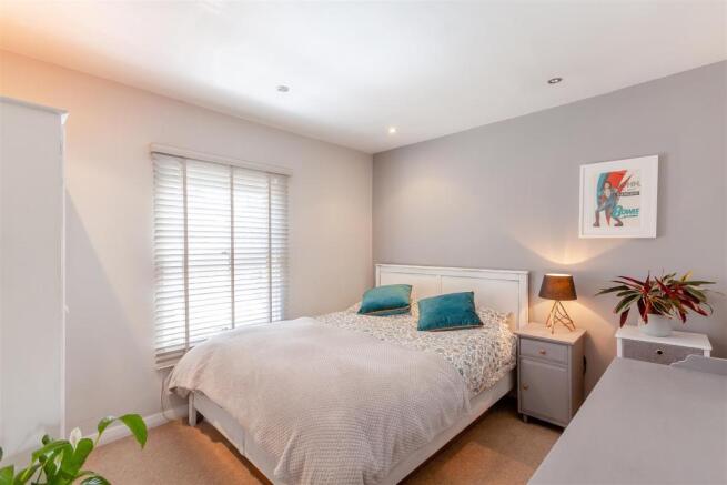 8425810-interior13.jpg