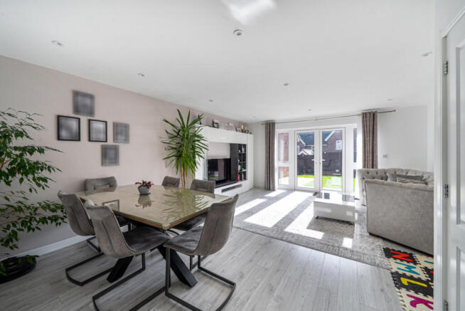 1419026-4-699eead...