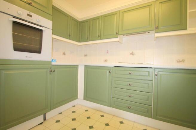 Fitted Kitchen with 