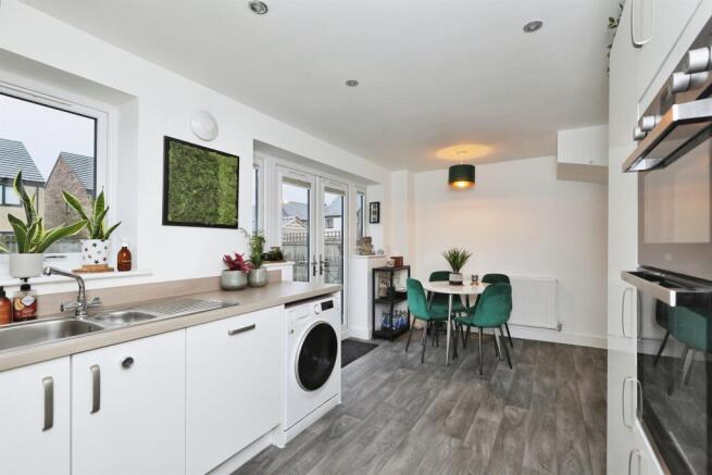 3 bed Semi-Detached for sale Image 8