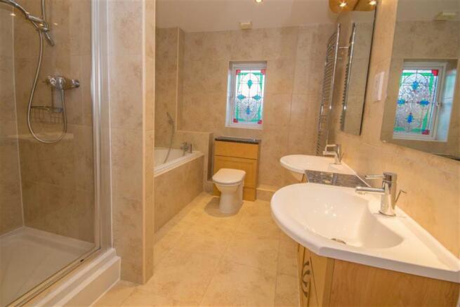 LUXURY EN SUITE BATH