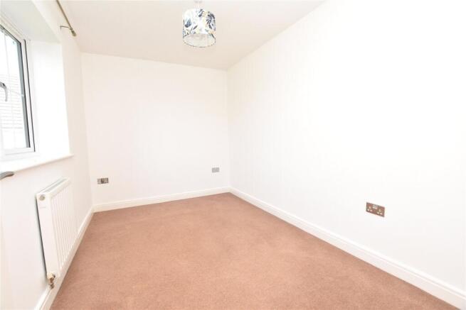 5 bed Detached for sale Image 11