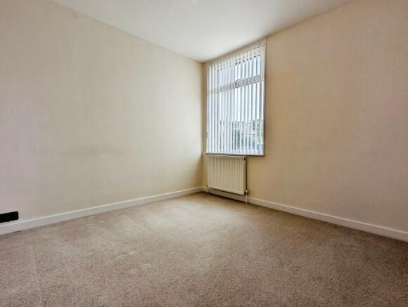 2 bed Semi-Detached Bungalow to rent Image 6