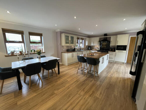 Kitchen a.JPG