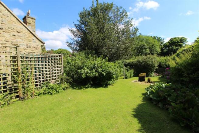 SIDE GARDEN