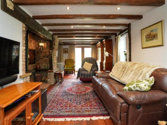 5 bed Detached for sale Image 9