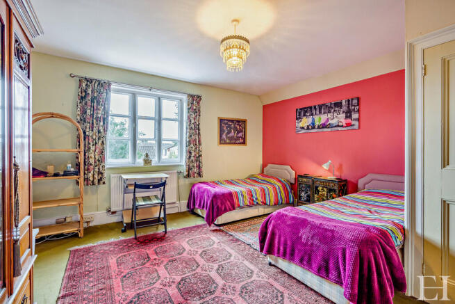 8658770-interiorW...
