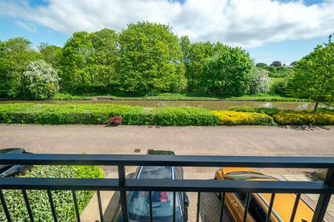 Canal View To Front