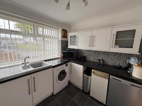 2 bed Semi-Detached Bungalow for sale Image 12