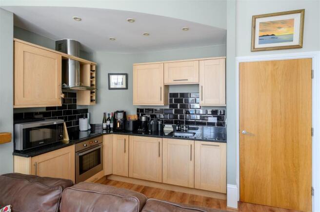 2 bed Apartment for sale Image 4
