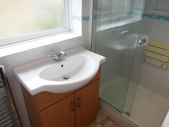 SHOWER ROOM/WC