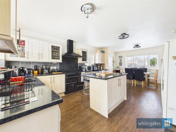 4 bed Semi-Detached for sale Image 6
