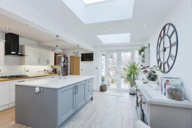 Kitchen/ Breakfast Room