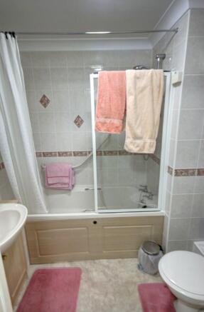 2 bed Flat for sale Image 7