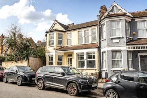 Hoppers Road, Winchmore Hill, London, N21