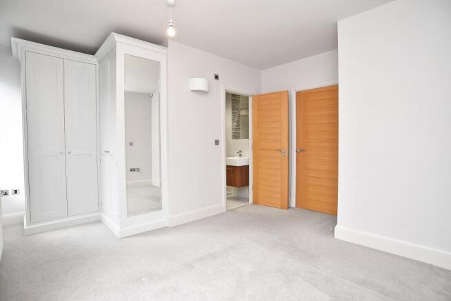 2 bed Flat for sale Image 4
