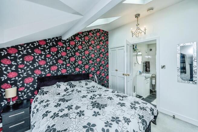 4 bed Detached for sale Image 10