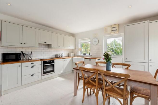 Kitchen/ Dining Room