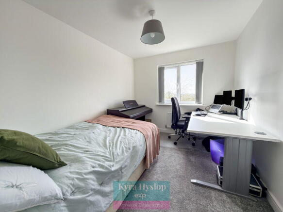 Photo 8