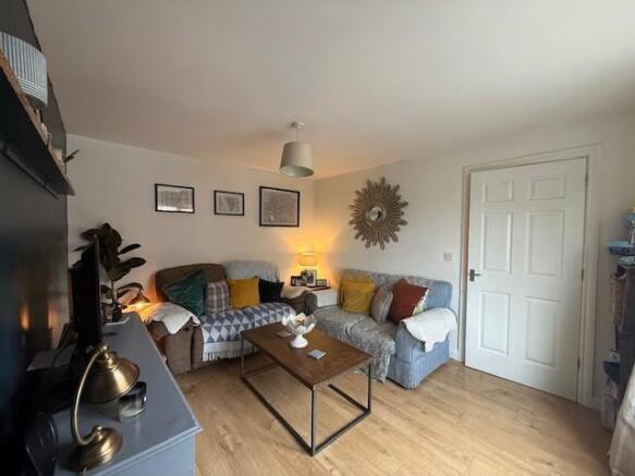 Lounge 3.jpg