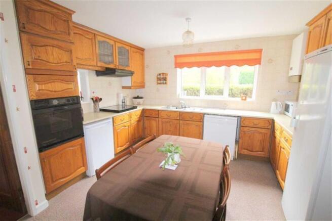 KITCHEN/BREAKFAST RO