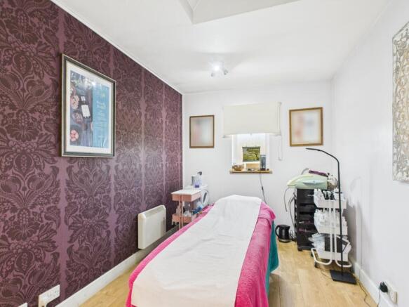 CAM01721G0-PR0080-STILL001