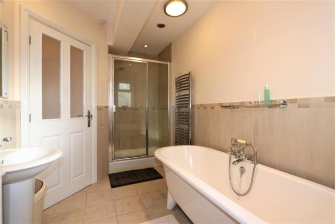 FOUR PIECE EN SUITE