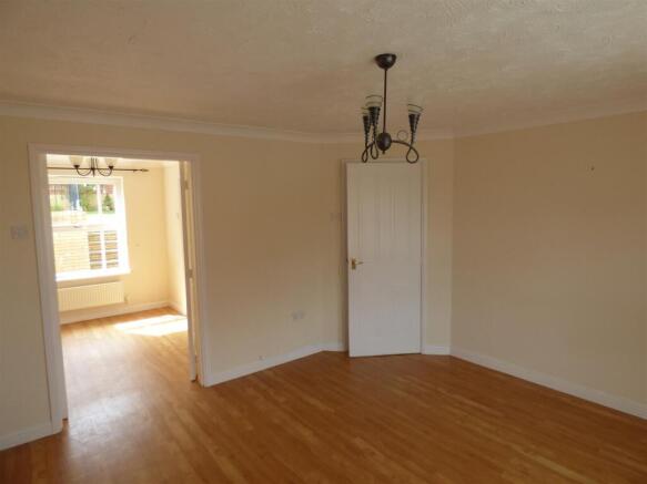 Living Room   .JPG